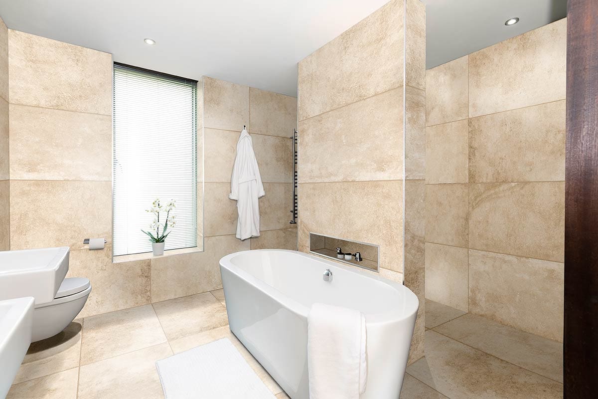 Bad Mit Feinsteinzeugfliesen Der Serie Archgres Von Tiles By Pecasa